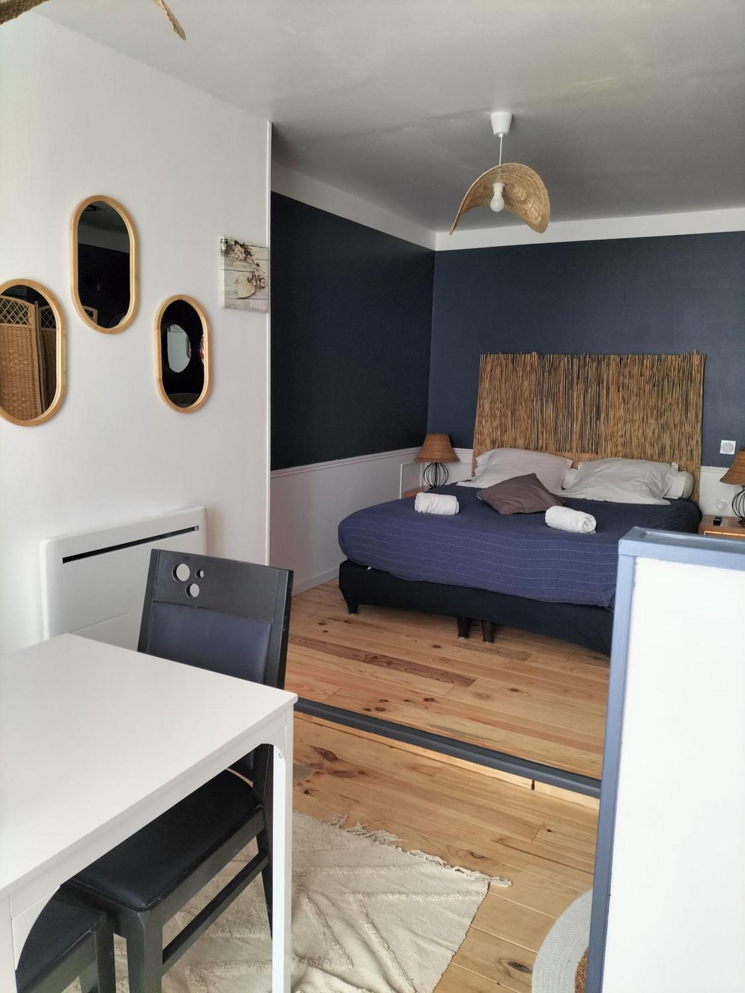 Les 2 Tours Hotel Chenay  Ngoại thất bức ảnh