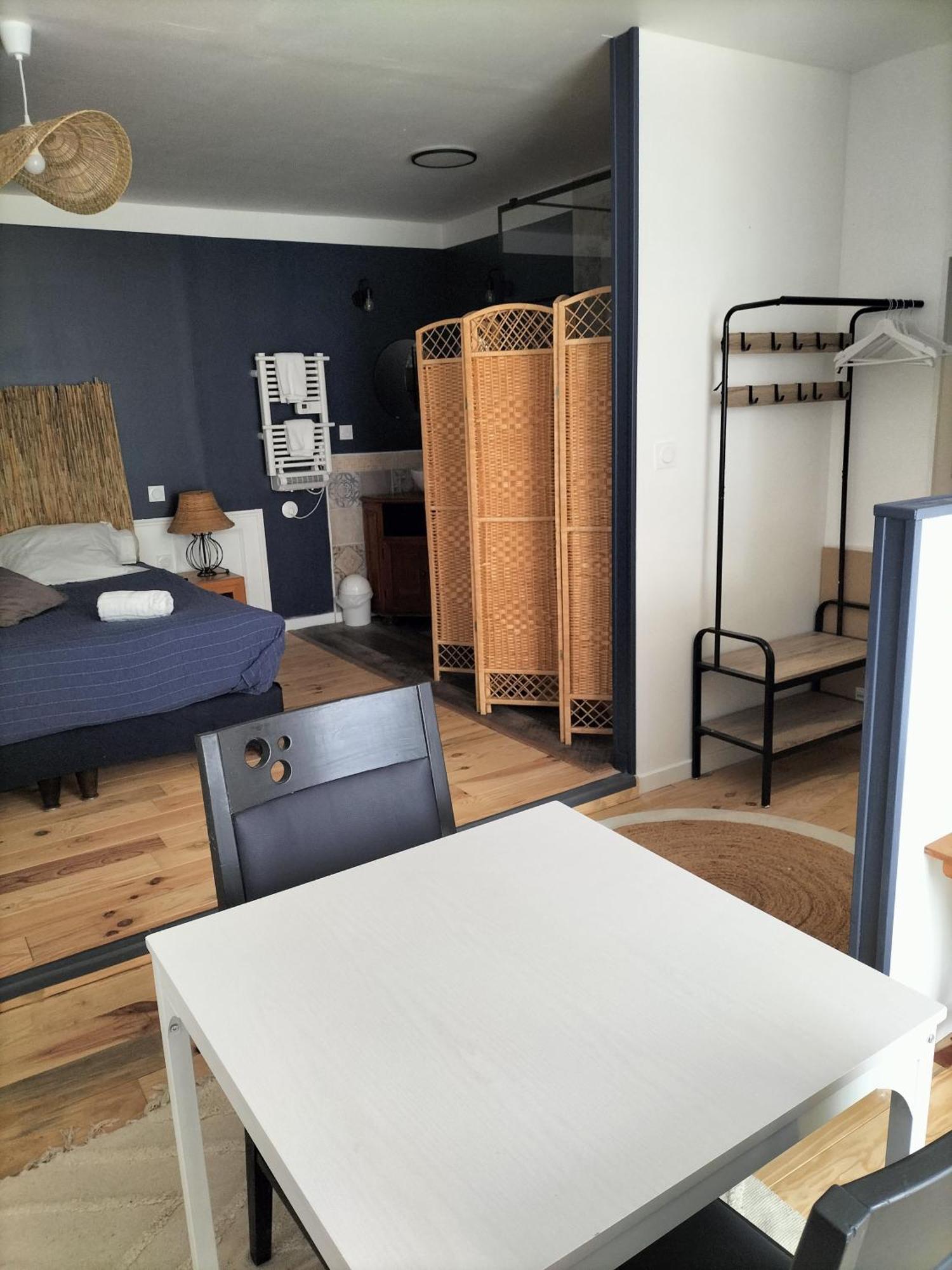 Les 2 Tours Hotel Chenay  Ngoại thất bức ảnh